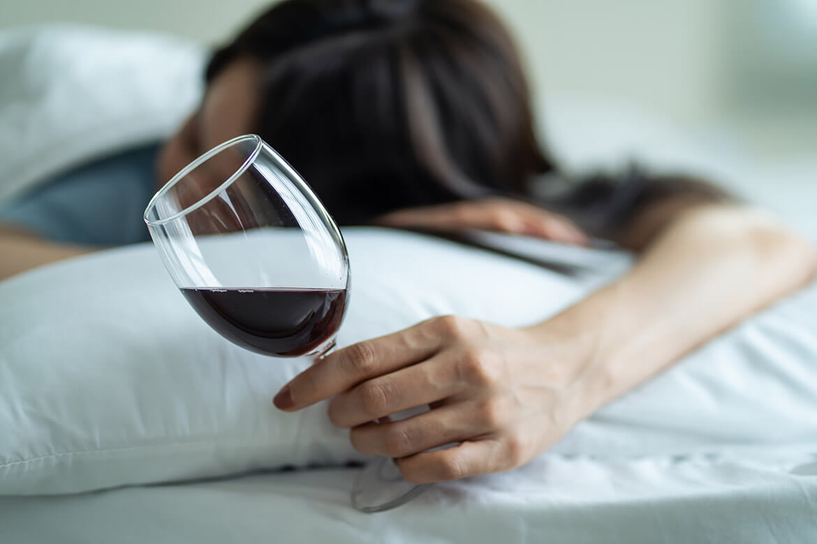 Alkohol a sen – jak alkohol wpływa na jakość wypoczynku i bezdech senny?