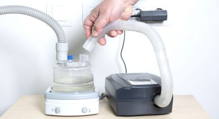 Prosty aparat CPAP z nawilżaczem – bezdech-senny.info.pl